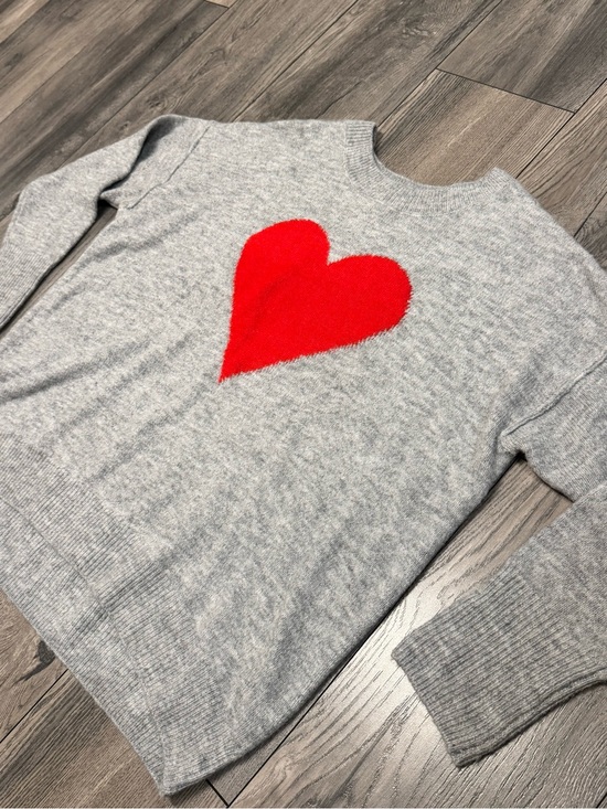 Vince Camuto Sweaters - Vince Camuto Gray Red Heart Sweater Women’s S Valentine Oversized Knit